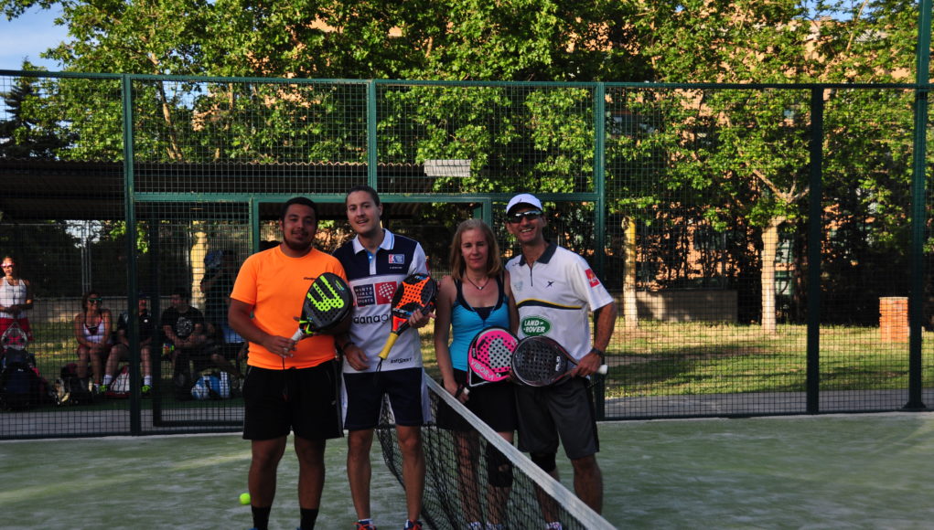 Andoni Bardasco, jugador de Star Vie, con los participantes en el clinic organizado por Fundación NUMEN