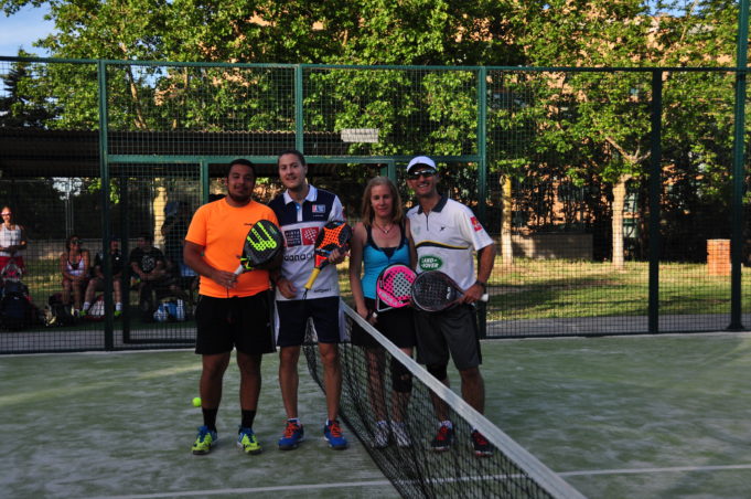 Andoni Bardasco, jugador de Star Vie, con los participantes en el clinic organizado por Fundación NUMEN