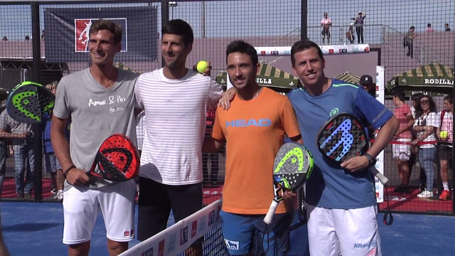 Novak Djokovic se pasa al pádel por un día