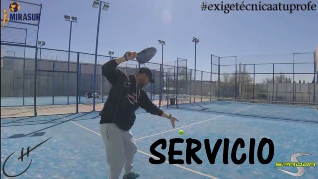 Técnica en el pádel: El servicio