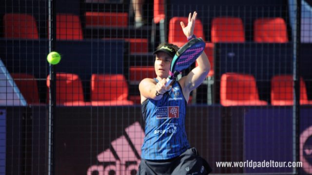 Foto de World Padel Tour - la volea alta de revés