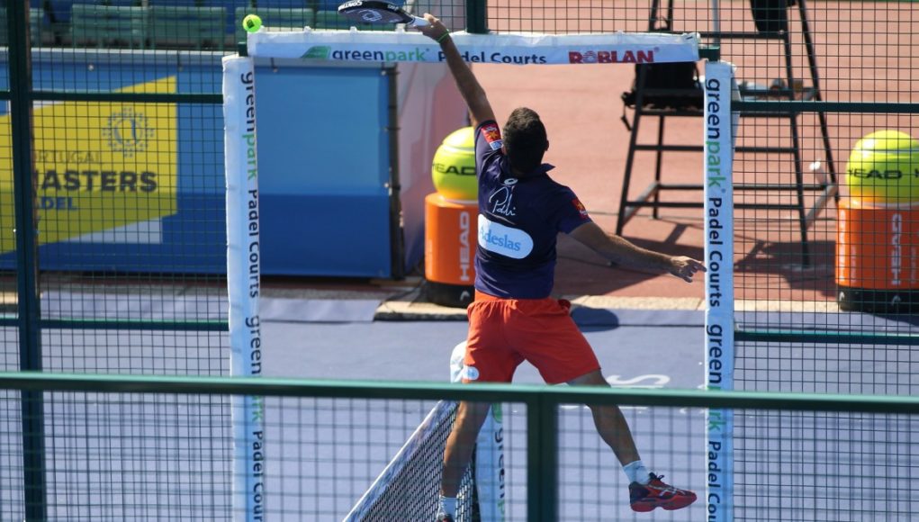 pablo-lima-4-dieciseisavos-portugal-padel-masters-2017-1170x669 Foto de World Padel Tour - Dudas de reglamento: ¿Se puede golpear la pelota en el campo del rival?
