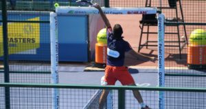 Foto de World Padel Tour - Dudas de reglamento: ¿Se puede golpear la pelota en el campo del rival?