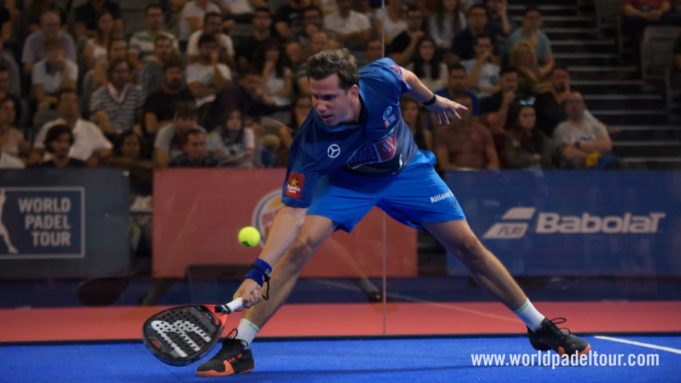 Foto de World Padel Tour - Cómo defender las bolas bajas en el fondo de la pista