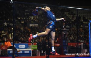 Foto de World Padel Tour - remate en el pádel