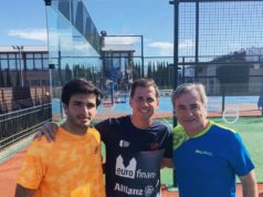Carlos Sainz y Carlos Sainz Jr: de las cuatro ruedas a la pista de pádel con Paquito Navarro