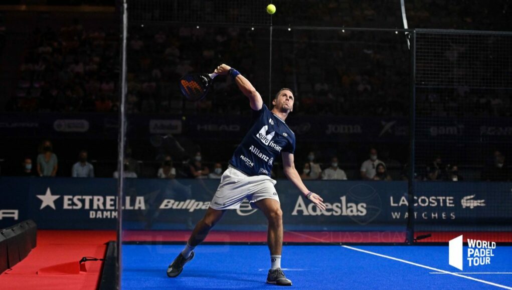 paquito-navarro-finales-estrella-damm-barcelona-master-2021gpv_3616-1170x669 Cómo superar al rival cuando estamos en el fondo de la pista de pádel