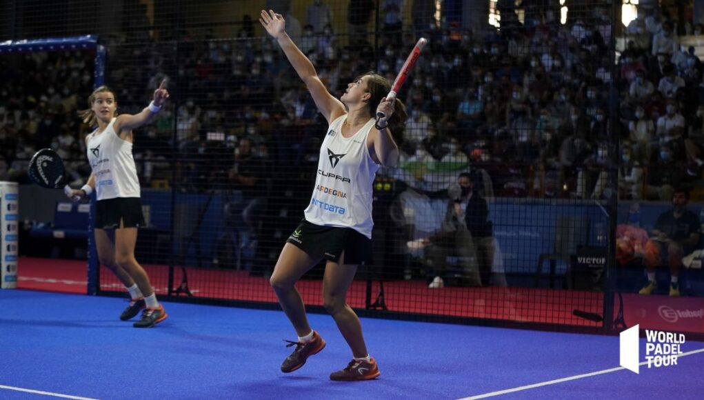 paula-jose-maria-martin_cervezas-victoria-cordoba-open-2021_semifinales__dsc1010-copia-1170x658 ¿Qué hacer cuando no tocamos bola en un partido de pádel?