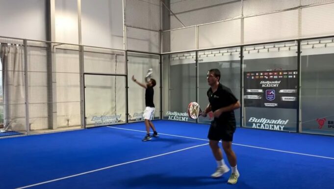 Ejercicio para aprender a jugar con presión en pádel Ejercicio para aprender a jugar con presión en pádel