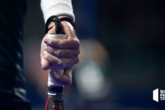 El overgrip y el grosor de la empuñadura en la pala de pádel