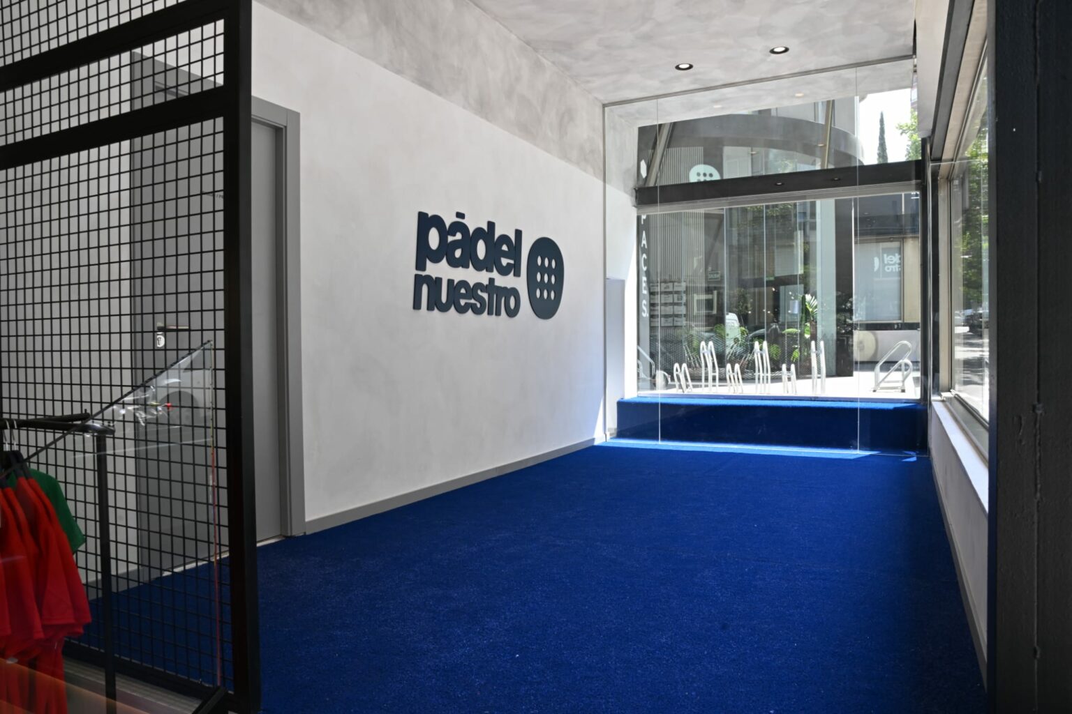 La mayor tienda de pádel del mundo abre sus puertas