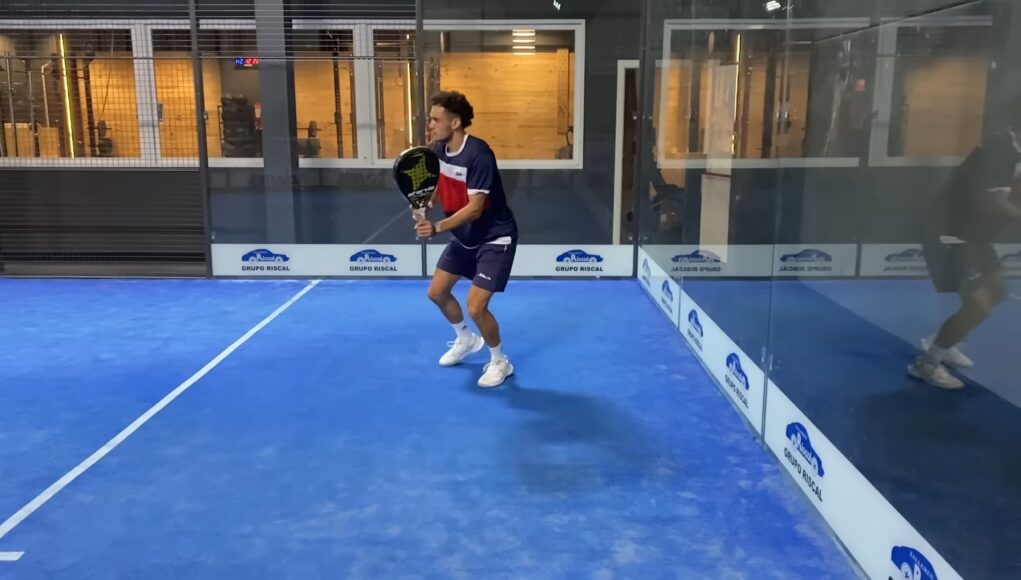 Consejo táctico para defender mejor en pádel
