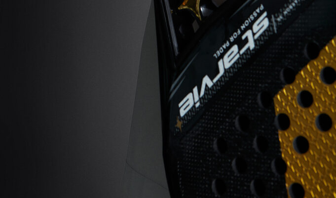 Zara Athleticz presenta su nueva pala de pádel fabricada por StarVie Zara Athleticz presenta su nueva pala de pádel fabricada por StarVie