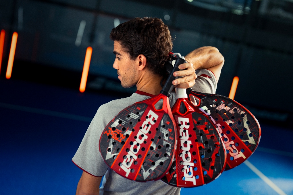 Babolat presenta una gama completa "Juan Lebrón", con tres nuevos modelos de palas de pádel y un paletero