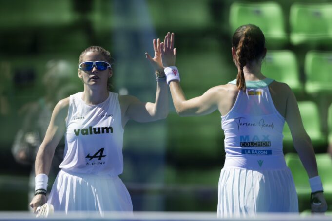 Alejandra Salazar y Tamara Icardo debutan con victoria en el Riyadh Season P1