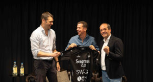 Seagram's 0'0% ficha a Paquito Navarro