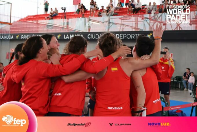 La selección femenina de España luchará por las medallas en el Mundial de Pádel de Veteranos tras vencer a Argentina La selección femenina de España luchará por las medallas en el Mundial de Pádel de Veteranos tras vencer a Argentina