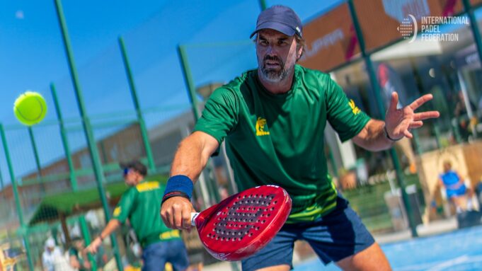 Pat Rafter: «El pádel es como jugar al ajedrez con los oponentes, para ganar hay que intentar superarlos con astucia y estrategia» Pat Rafter: "El pádel es como jugar al ajedrez con los oponentes, para ganar hay que intentar superarlos con astucia y estrategia"