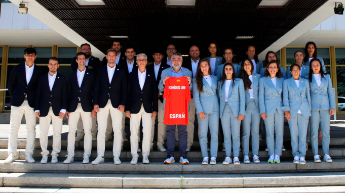 Las selecciones españolas absolutas recibidas en el CSD de forma previa a la cita del Campeonato de Europa de Pádel https://www.csd.gob.es/es/rodriguez-uribes-recibe-las-selecciones-de-padel-antes-del-europeo-de-cerdena