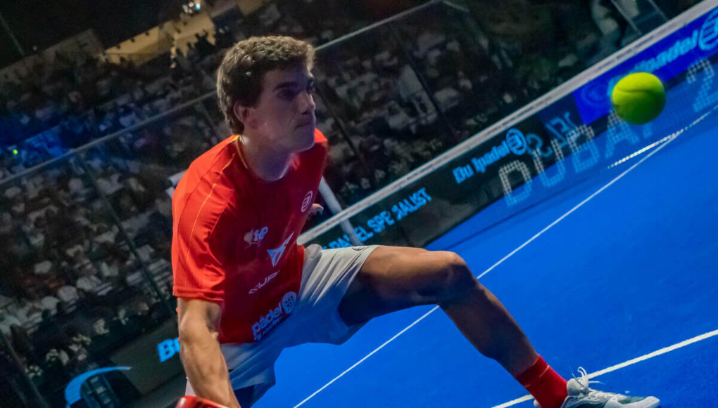 https___www.padelfip.com_wp-content_uploads_2022_11_DP-WORLD-WORLD-PADEL-CHAMPIONSHIPS-DUBAI-2022-264 El seleccionador Juanjo Gutiérrez confirma que Juan Lebrón jugará en el revés en el Mundial