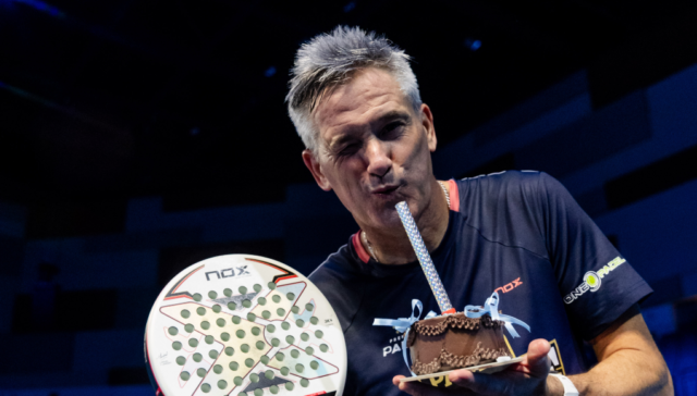 Miguel Lamperti celebra su cumpleaños con el pase a segunda ronda del Kuwait Premier Padel P1: “Sigo siendo un viejo con muchas ganas de jugar” Miguel Lamperti celebra su cumpleaños con el pase a segunda ronda del Kuwait Premier Padel P1: “Sigo siendo un viejo con muchas ganas de jugar”