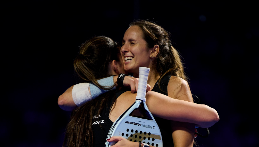GfRsNFCXIAAdRxT Claudia Fernández y Gemma Triay sobreviven a una dura batalla y ya están en las semifinales del Premier Padel Finals
