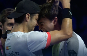 Momo González y Edu Alonso hacen magia para eliminar a los número dos en los cuartos de final del Premier Padel Finals Momo González y Edu Alonso hacen magia para eliminar a los número dos en los cuartos de final del Premier Padel Finals