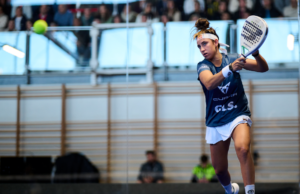 Bea González vuelve a la competición en Gijón y ya está en los cuartos de final junto a Claudia Fernández Bea González en los octavos de final del Gijón Premier Padel P2