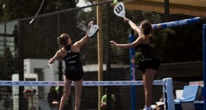 Sofía Saiz y Marina Lobo eliminan a la pareja número diez en la primera jornada del Santiago Premier Padel P1