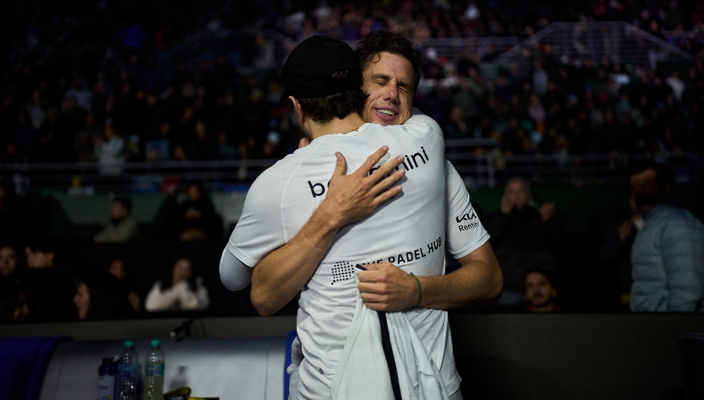 GsVHDfAWEAA60GJ Ale Galán se retira en las semifinales del Buenos Aires P1 y Paquito Navarro disputará una final de Premier Padel... ¡630 días después de la última!