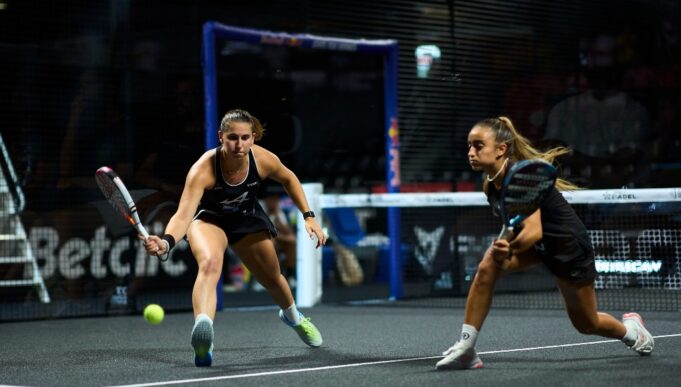 Alejandra Alonso y Claudia Jensen vencen a las número uno y firman las semifinales en Burdeos Alejandra Alonso y Claudia Jensen vencen a las número uno y firman las semifinales en Burdeos