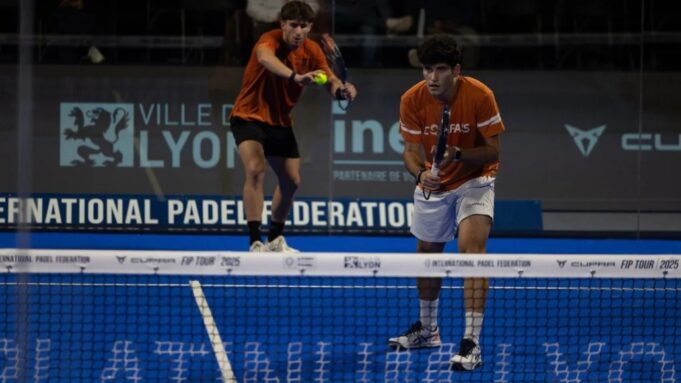 José Jiménez y Maxi Sánchez Blasco protagonizan la hazaña de la jornada del FIP Platinum Lyon al eliminar a los segundos cabezas de serie José Jiménez y Maxi Sánchez Blasco protagonizan la hazaña de la jornada del FIP Platinum Lyon al eliminar a los segundos cabezas de serie