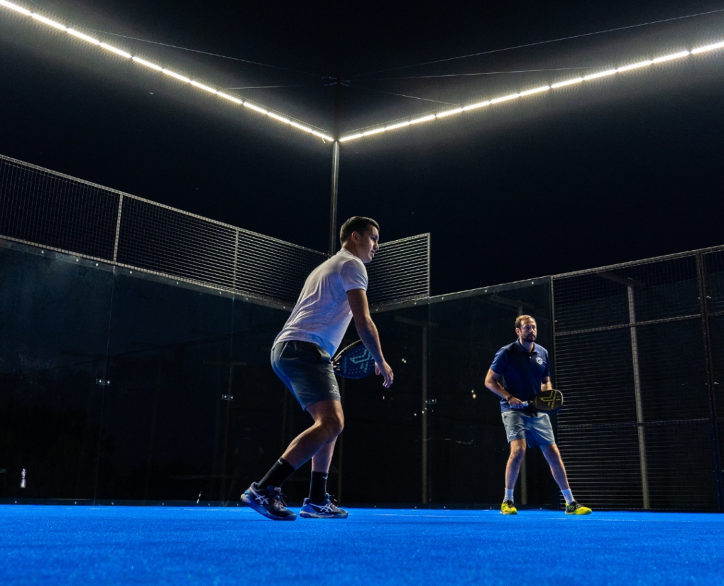 Padel Galis diseña las pistas de pádel del futuro: el juego continúa cuando el sol se esconde
