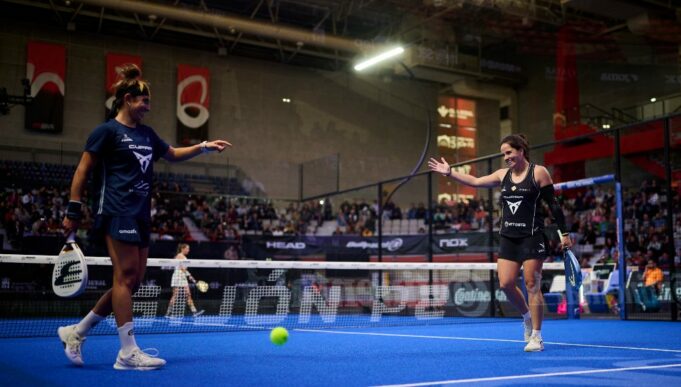 Ari Sánchez y Paula Josemaría se enfrentarán por primera vez tras su separación en las semifinales del Gijón P2 Ari Sánchez y Paula Josemaría se enfrentarán por primera vez tras su separación en las semifinales del Gijón P2