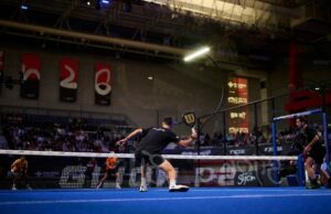 Dónde dirigir la bola en pádel: guía completa para elegir bien la dirección de tus golpes Dónde dirigir la bola en pádel: guía completa para elegir bien la dirección de tus golpes