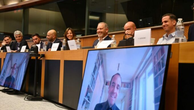 El pádel protagonista en el Parlamento Europeo a cuatro meses de su debut en los Juegos del Mediterráneo