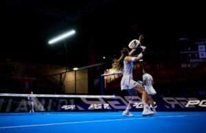 Cómo defender el remate del rival en pádel: posición correcta y claves para no perder el punto Cómo defender el remate del rival en pádel: posición correcta y claves para no perder el punto