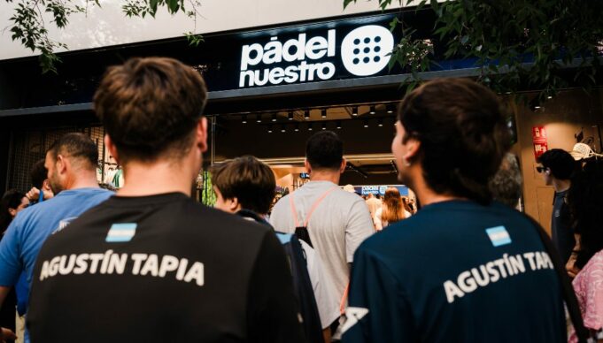 Padel Nuestro abre una flagship de 300 m² en el centro de Barcelona con Agustín Tapia como gran protagonista
