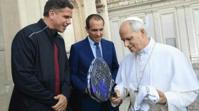 Luigi Carraro y Paquito Navarro recibidos por el Papa León XIV durante el Bnl Italy Major Premier Padel