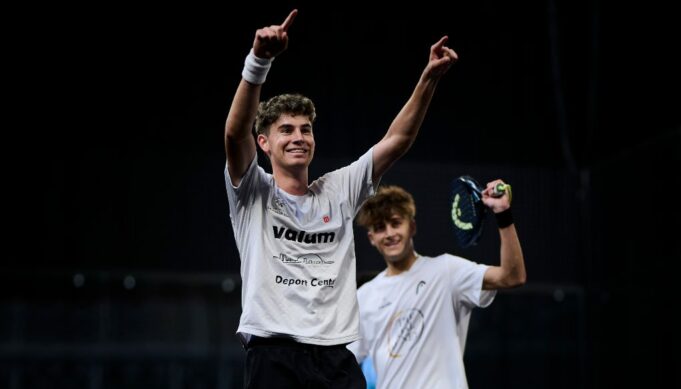 Curro Cabeza y Mariano González se cuelan en los cuartos de final del London Premier Padel P1 Curro Cabeza y Mariano González se cuelan en los cuartos de final del London Premier Padel P1